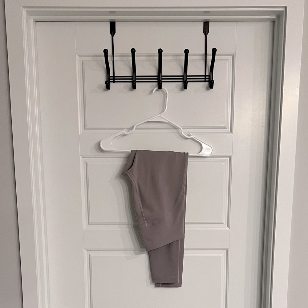 LULULEMON LEGGINGS SIZE 4